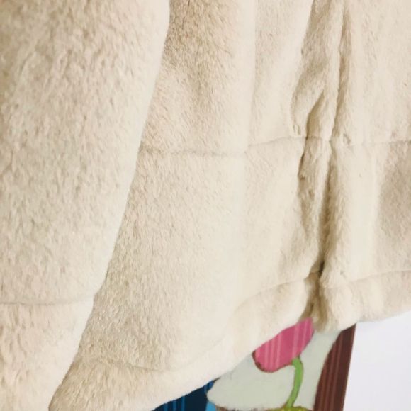 Cisono Faux Fur Jacket - Picture 2 of 5